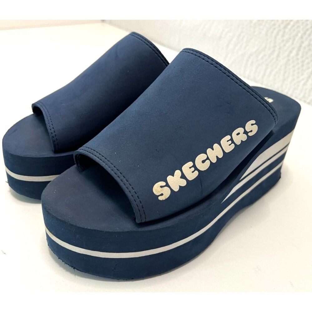 Vintage Skechers Y2K Platform slides in navy and white